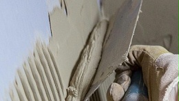 瓷砖铺贴中泡水工序的辨析