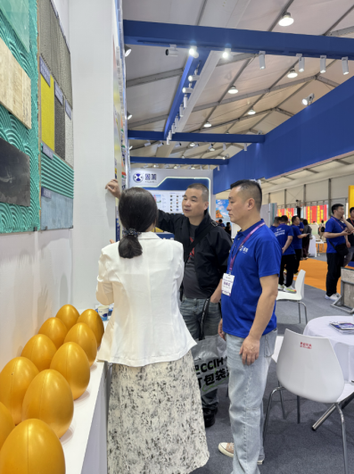 固莱x佛山潭洲展x春季陶博会 | 开展首日，固莱以S级瓷砖胶引航者，引爆展会打卡热潮!